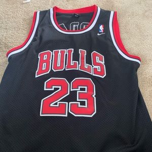 Black Nike Bulls Jordan Jersey